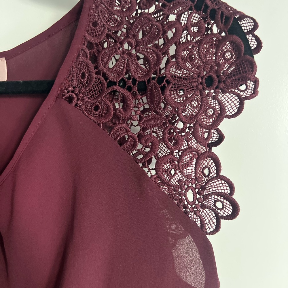 Philosophy Lace Sleeve Top, burugundy, size Large